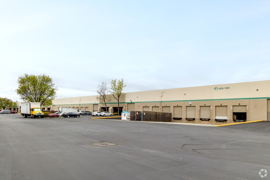 More Photos Of 1911-1931 Lundy Ave, San Jose Warehouse For Lease