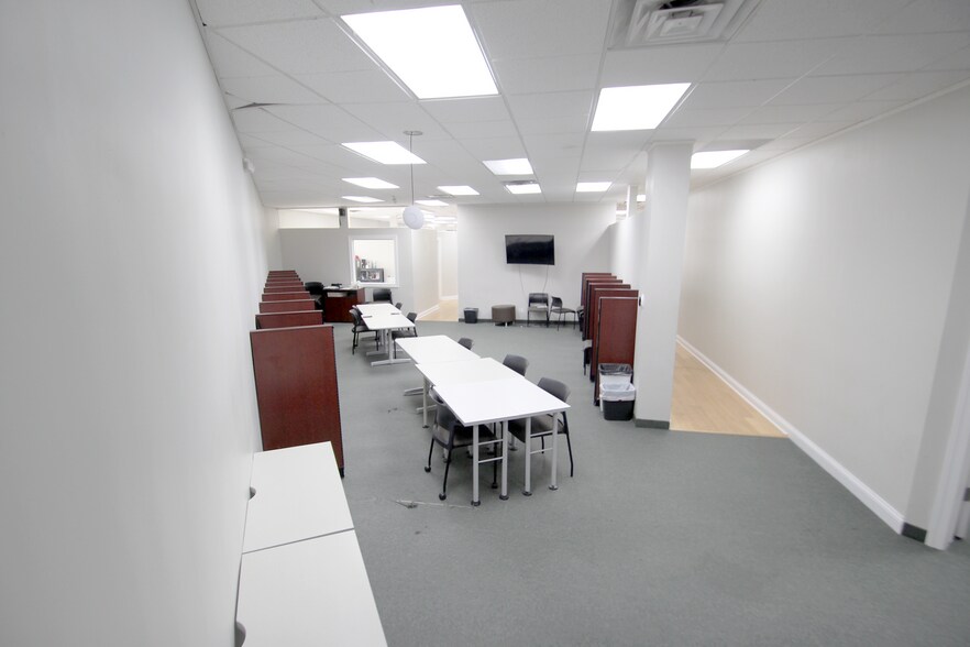 More Photos Of 1132-1152 Pearl Rd, Brunswick General Retail For Lease
