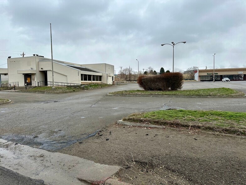 More Photos Of 1005 W 4th St, Winnemucca Bank For Sale