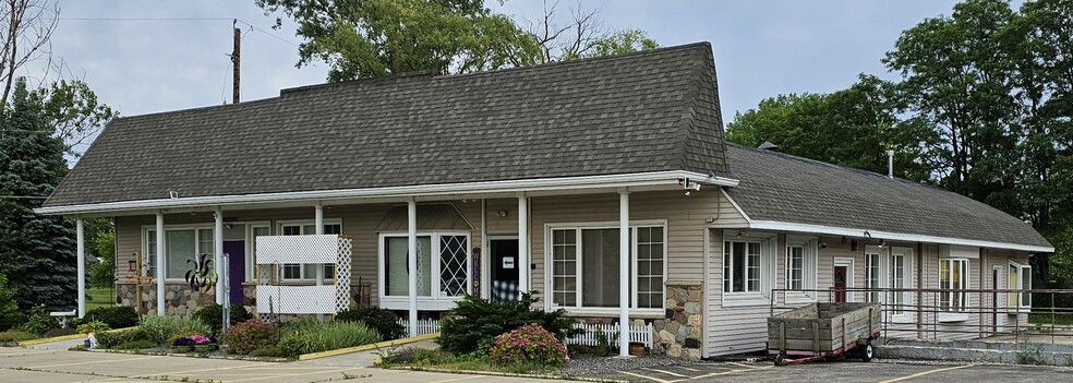 Primary Photo Of 6535 Highway 31, Racine Showroom For Sale