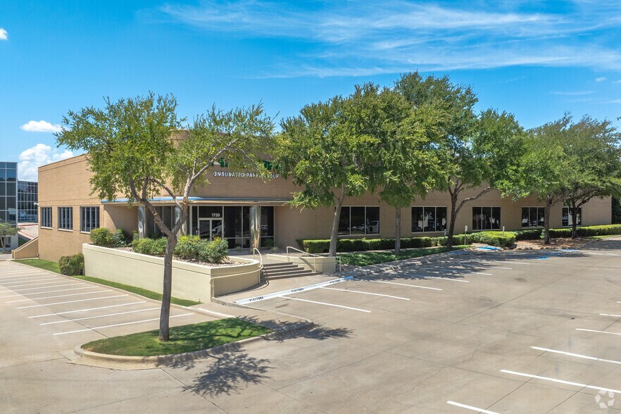 More Photos Of 1720 Lakepointe Dr, Lewisville Light Distribution For Lease