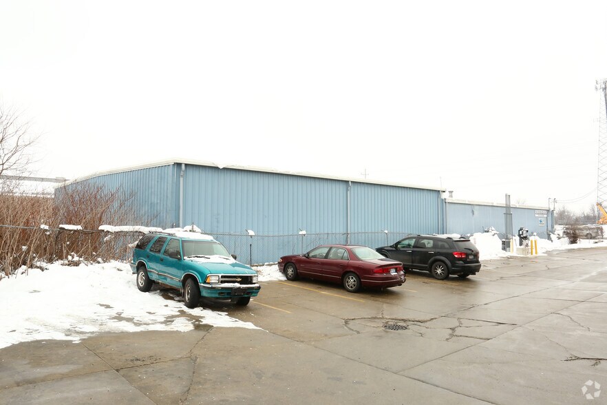More Photos Of 3031 W Thompson Rd, Fenton Flex For Lease