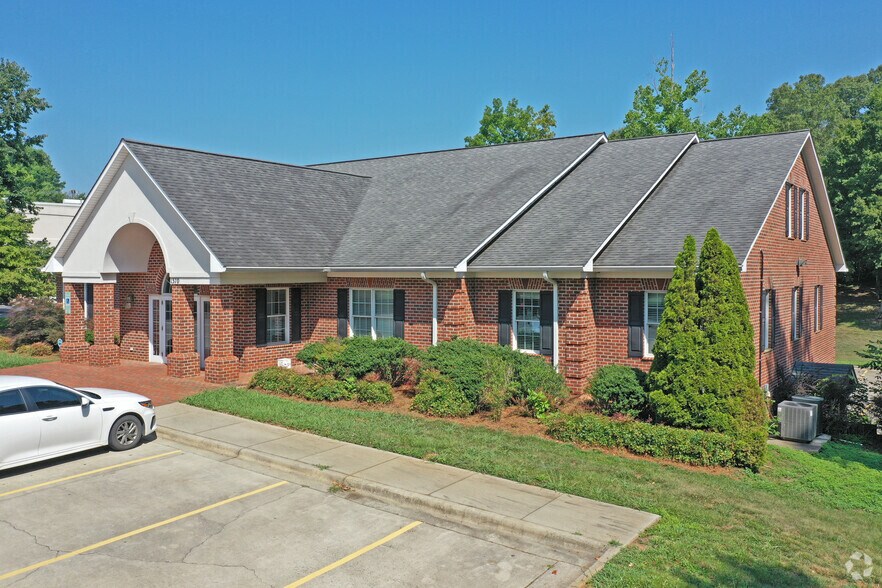 More Photos Of 1370 Piedmont Dr, Lexington Medical For Lease