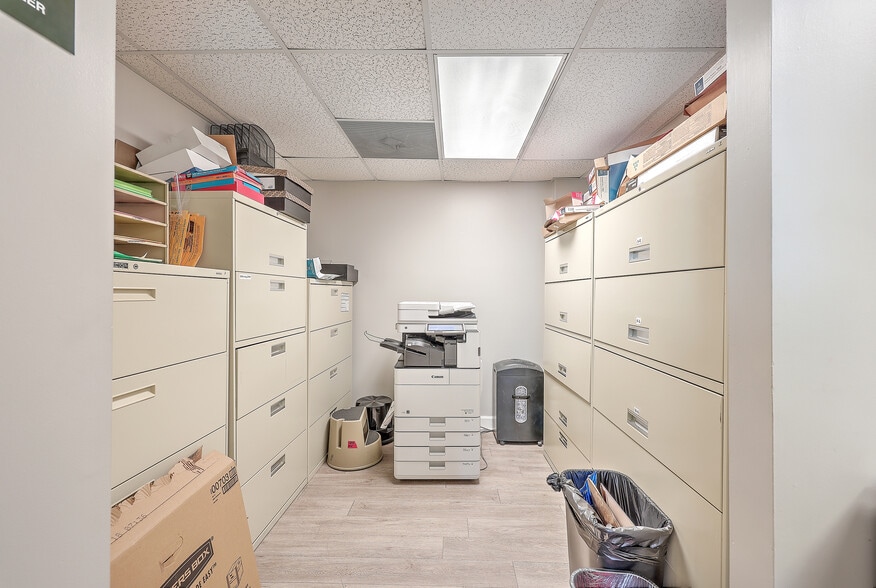 More Photos Of 494-496 King St, Charleston Storefront Retail Office For Lease