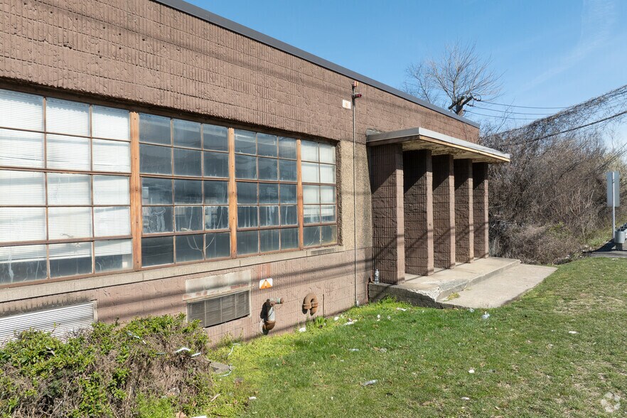 More Photos Of 9101 Tonnelle Ave, North Bergen Warehouse For Lease