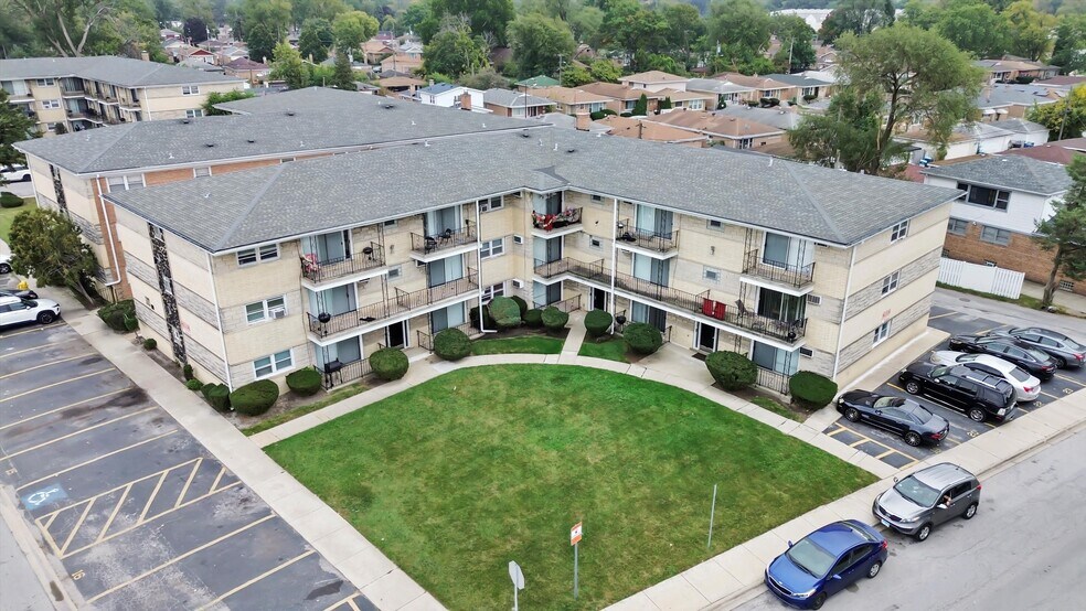 Primary Photo Of 1049 W Vermont Ave, Calumet Park Apartments For Sale