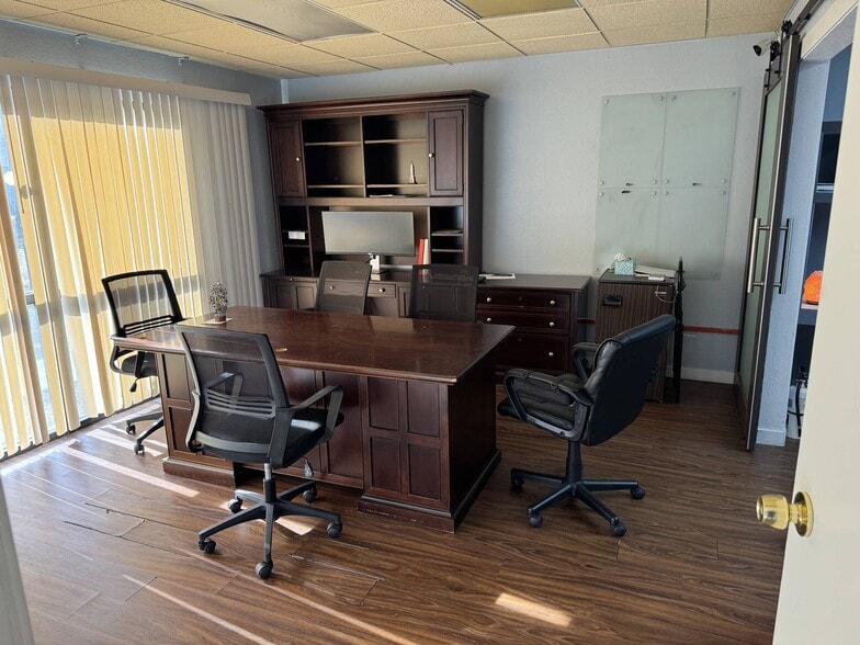 More Photos Of 2950 E Flamingo Rd, Las Vegas Office For Sale