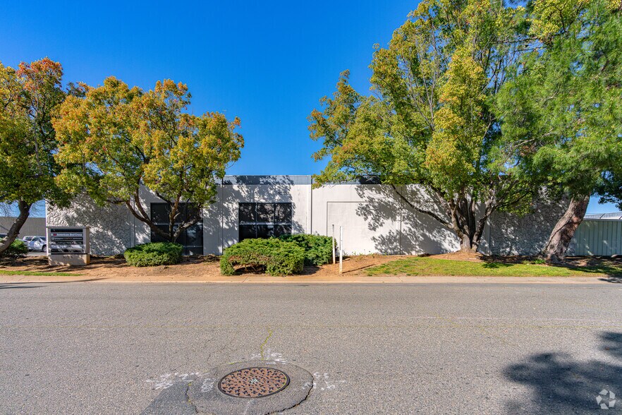 More Photos Of 10183 Croydon Way, Sacramento Warehouse For Lease