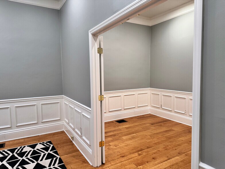 More Photos Of 407 Main St, Franklin Office For Lease