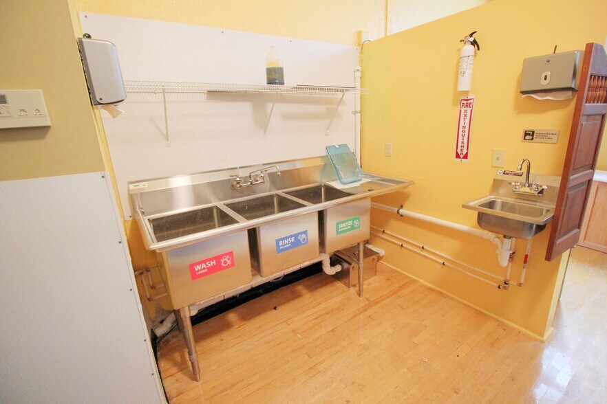 More Photos Of 217-219 W Beverly St, Staunton Storefront Retail Office For Sale