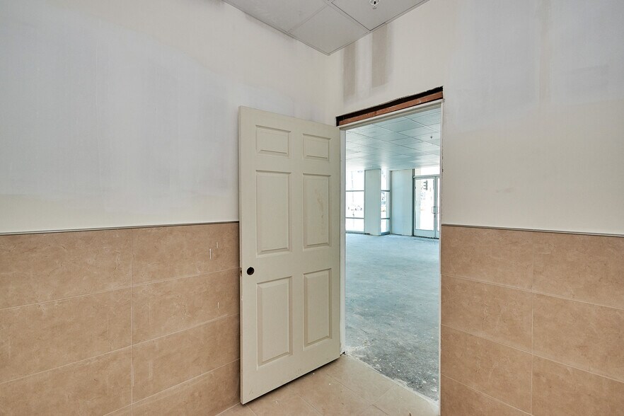 More Photos Of 1598 Long Beach Blvd, Long Beach Storefront Retail Office For Sale