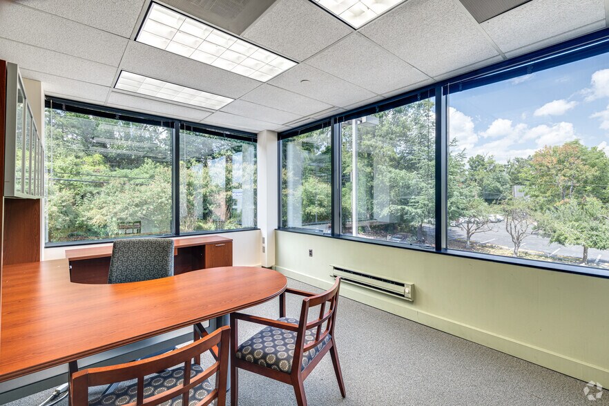 More Photos Of 5350 Shawnee Rd, Alexandria Medical For Sale