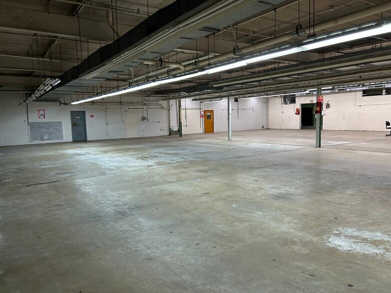 More Photos Of 100 S Main St, La Crosse Warehouse For Lease