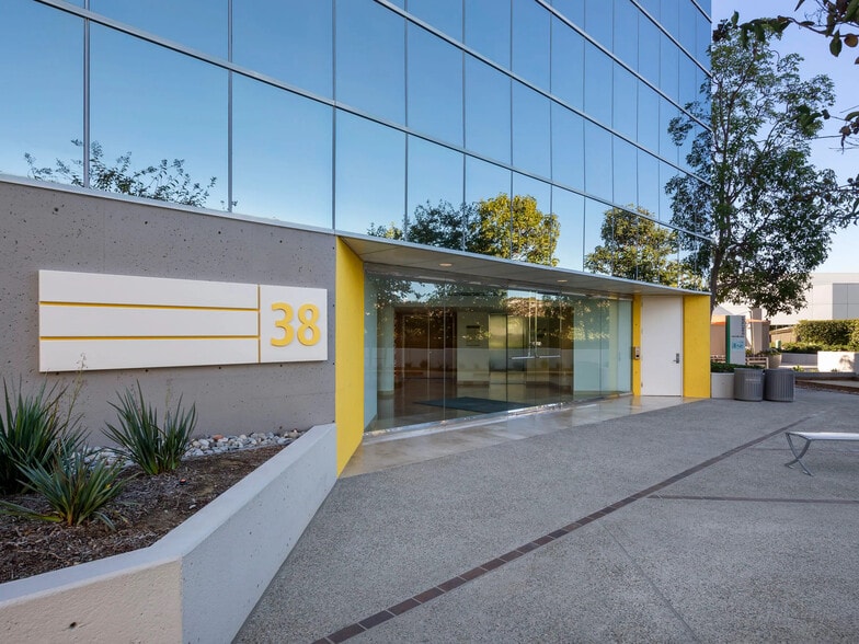 More Photos Of 2 Executive Cir, Irvine Unknown For Lease