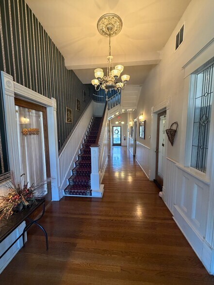 More Photos Of 411 W Main St, Round Rock Unknown For Lease