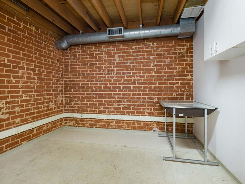 More Photos Of 1424 Marcelina Ave, Torrance Freestanding For Lease