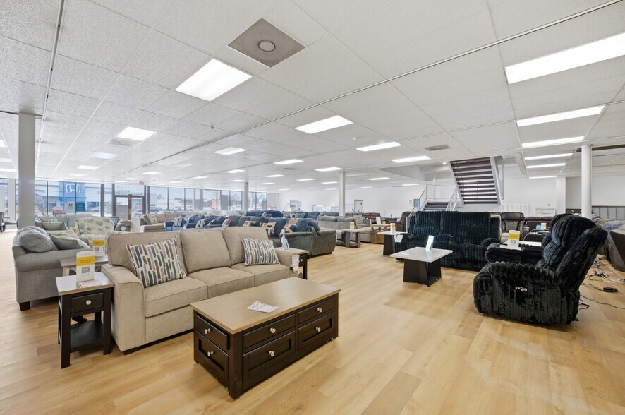 More Photos Of 6542 E Virginia Beach Blvd, Norfolk Freestanding For Lease