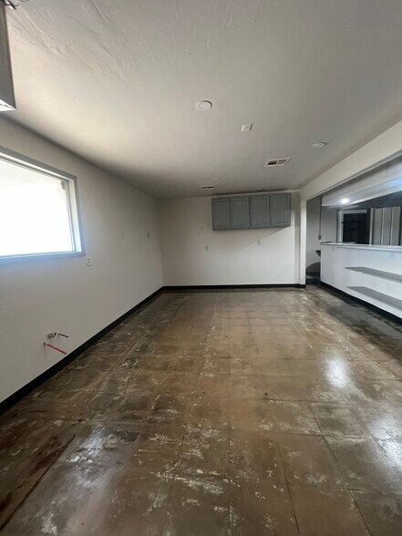 More Photos Of 6600 E Main St, Cushing Flex For Lease