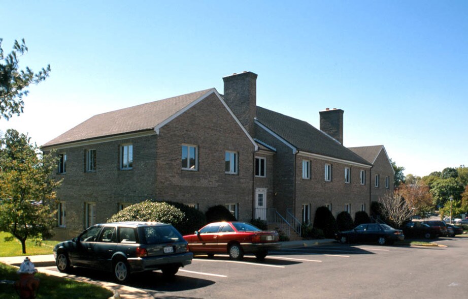 More Photos Of 3921-3951 University Dr, Fairfax Office For Lease
