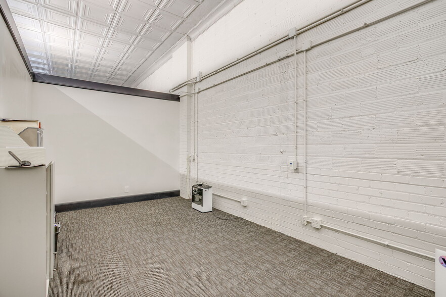 More Photos Of 215-219 S Main St, Fort Worth Storefront Retail Office For Lease