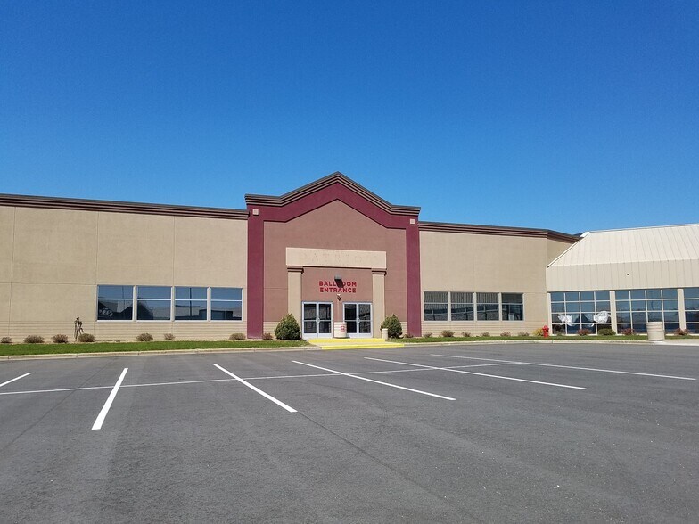 More Photos Of 10101 Market St, Rothschild General Retail For Lease