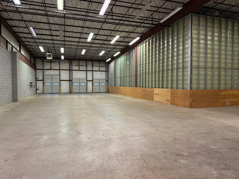 More Photos Of 1120 Commons Blvd, Reading Flex For Lease