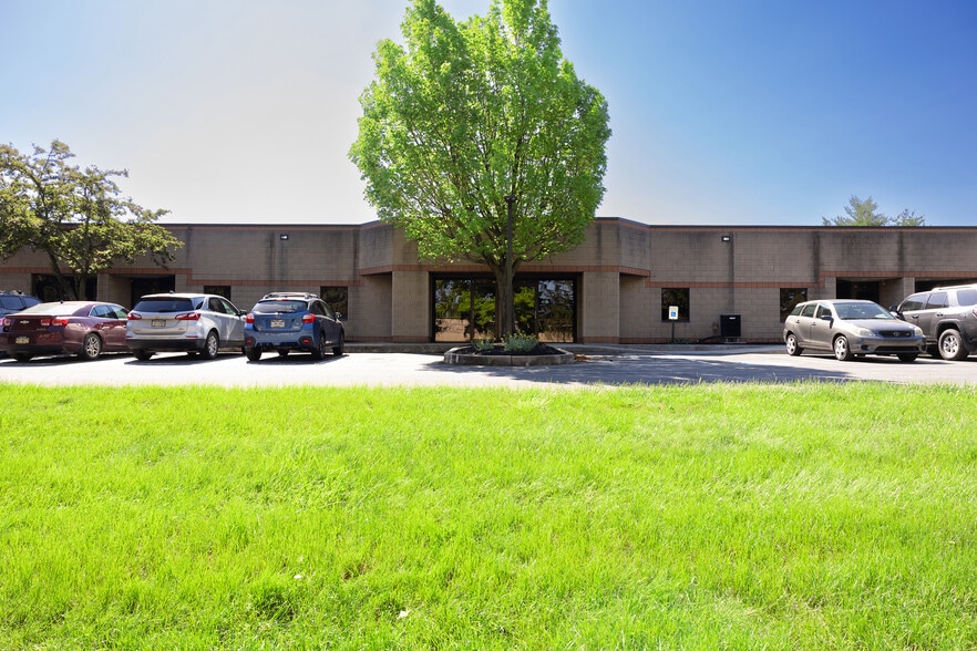 More Photos Of 1851 Charter Ln, Lancaster Office For Lease