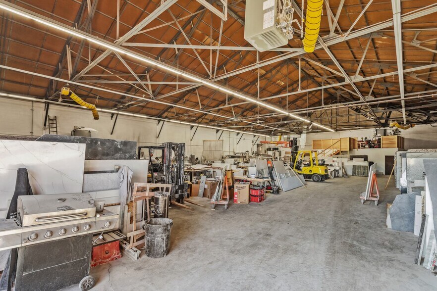 More Photos Of 165-167 Bow St, Everett Light Manufacturing For Lease