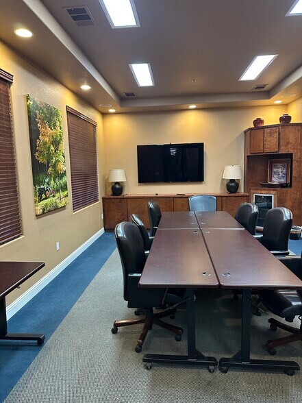 More Photos Of 3924 W Caldwell Ave, Visalia Coworking Space