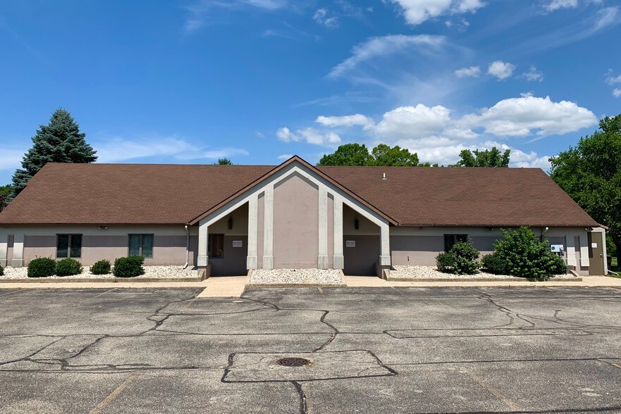 More Photos Of 493 Century Ln, Holland Office For Lease
