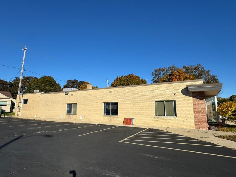 More Photos Of 7100 W Center St, Milwaukee Office For Sale