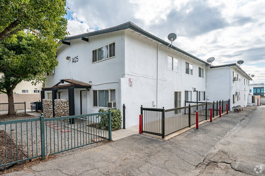 More Photos Of 1425 W Stoneridge Ct, Ontario Apartments For Sale
