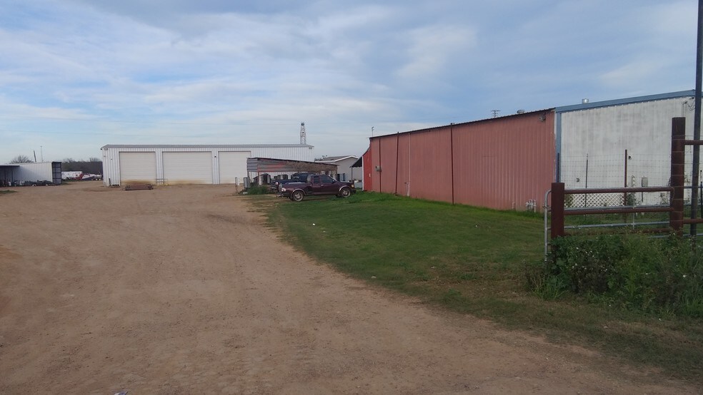 Primary Photo Of 800 W Fm 117, Dilley Warehouse For Lease