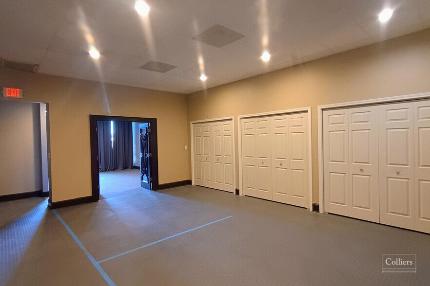 More Photos Of 3110 Wade Hampton Blvd, Taylors Storefront For Sale