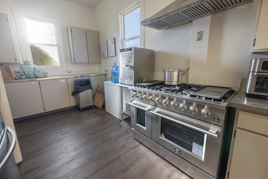 More Photos Of 628 Royer St, Roseville Schools For Lease