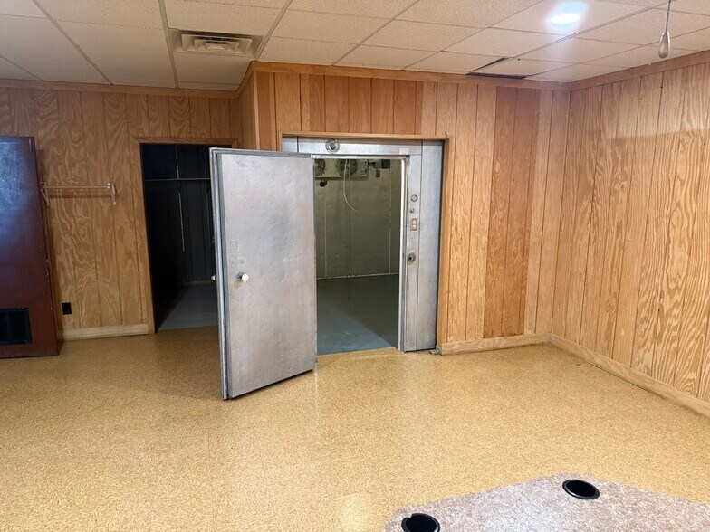 More Photos Of 8 American Legion Dr, Mazomanie Restaurant For Sale