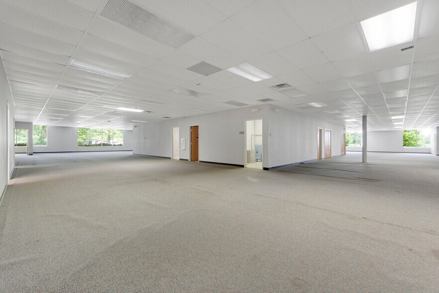 More Photos Of 8645 E Backwater Rd, North Webster Showroom For Lease