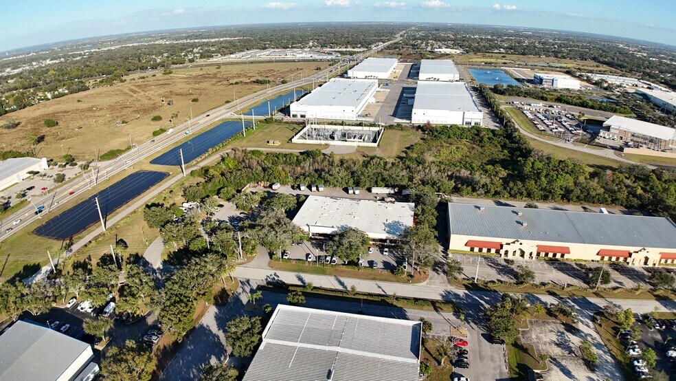 More Photos Of 4515 E 19th St, Bradenton Light Manufacturing For Lease