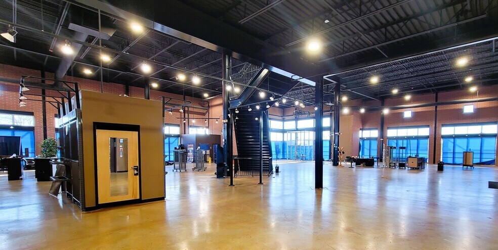 More Photos Of 2015 N Rand Rd, Palatine Auto Dealership For Sale