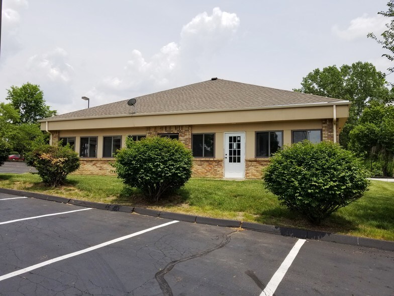 More Photos Of 2010 Bluestone Dr, Saint Charles Office For Sale