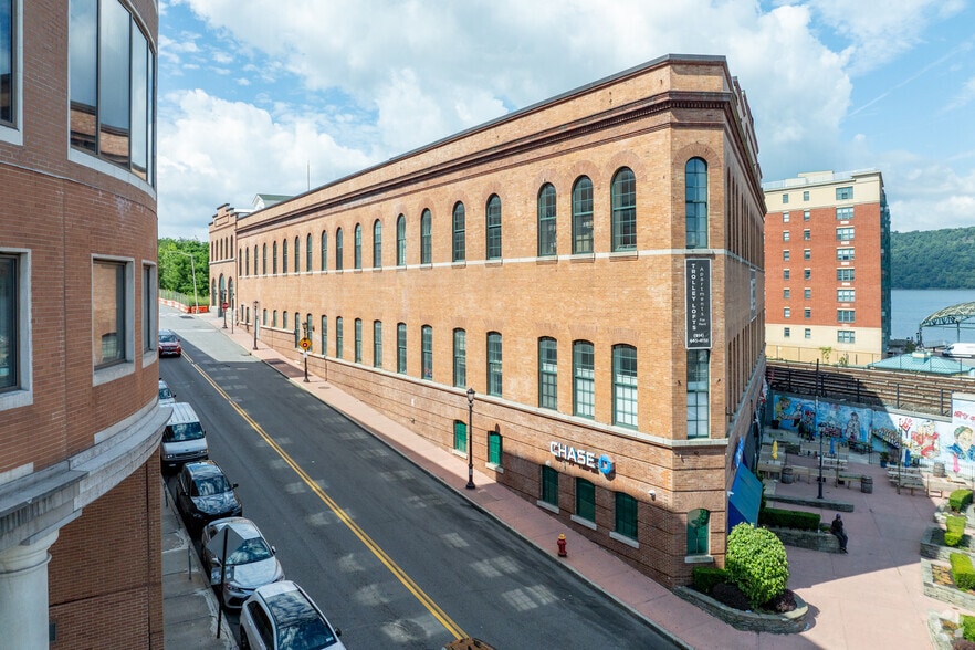 Primary Photo Of 92 Main St, Yonkers Apartments For Lease