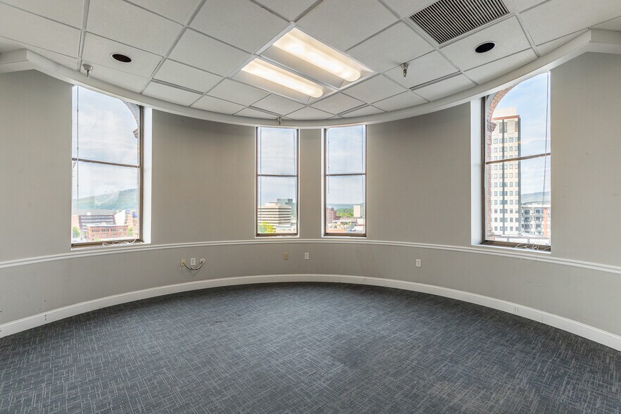 More Photos Of 736 Georgia Ave, Chattanooga Office For Lease