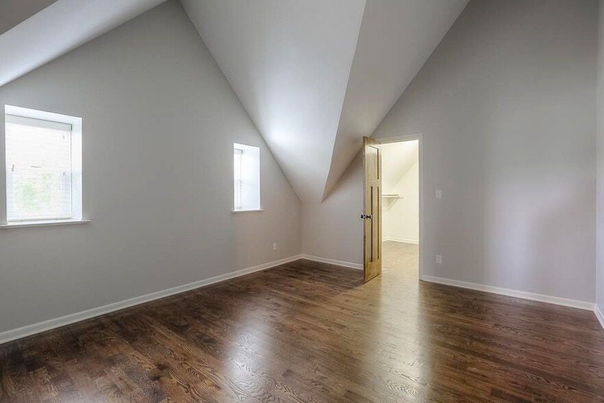 More Photos Of 1020 Pennsylvania Ave, Kansas City Specialty For Sale