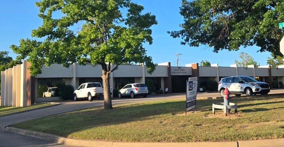 More Photos Of 1309-1313 W Ash Ave, Duncan Office For Sale
