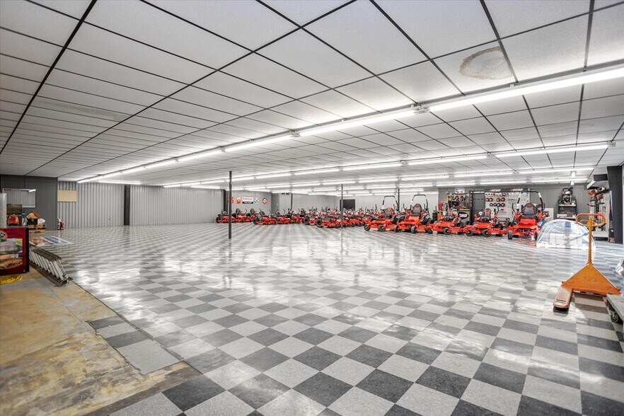 More Photos Of 101 S US Highway 69, Huntington Department Store For Sale