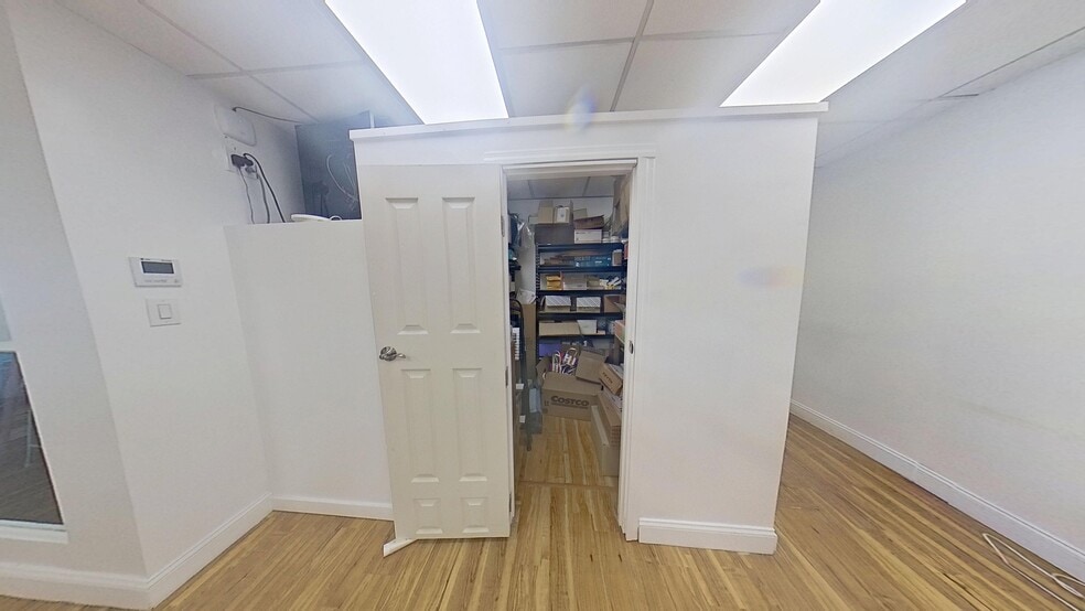 More Photos Of 120 W 31st St, New York Office For Lease