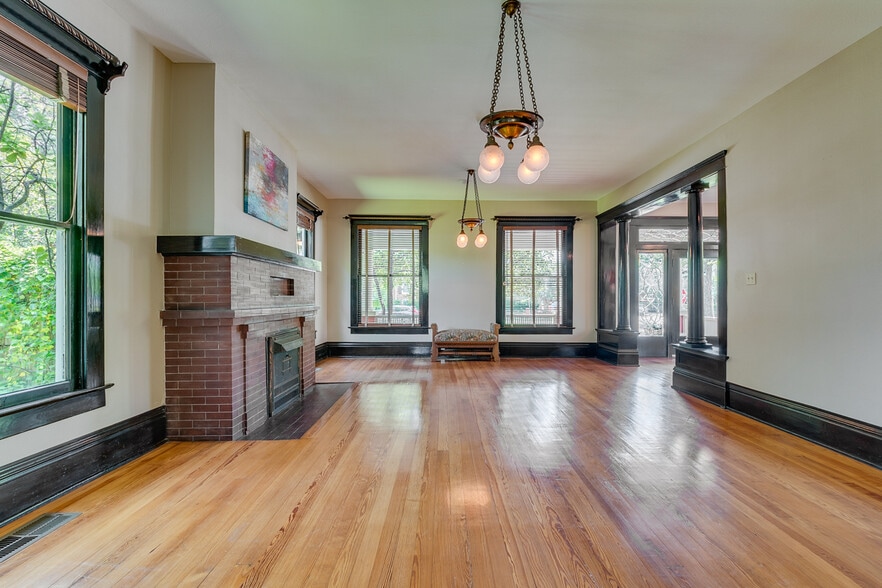 More Photos Of 3403 Knight St, Dallas Office For Lease