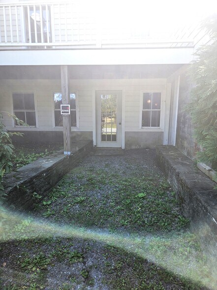 More Photos Of 220 Main St, Germantown Hotel For Lease