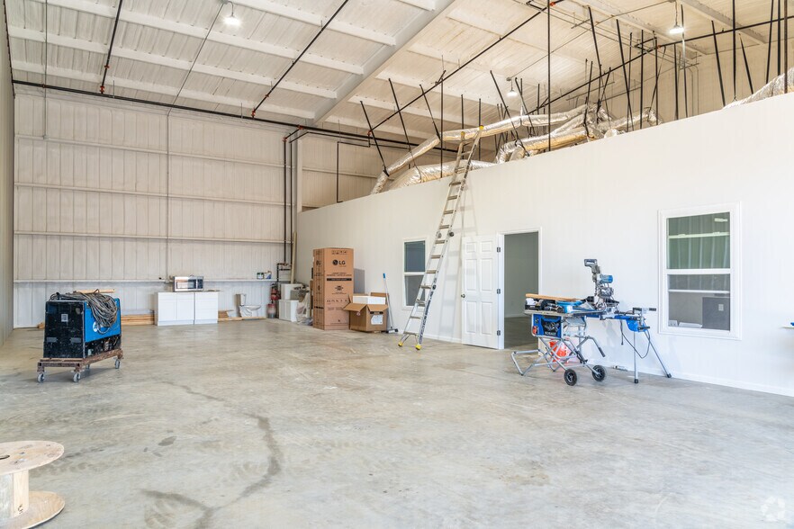 More Photos Of 12308 Rendon Rd, Burleson Industrial For Sale