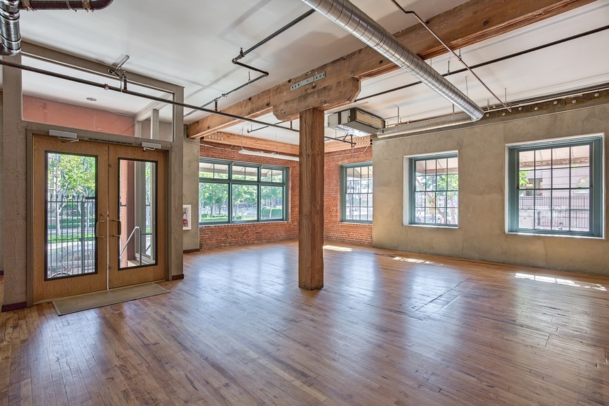 More Photos Of 448 W Market St, San Diego Office For Lease